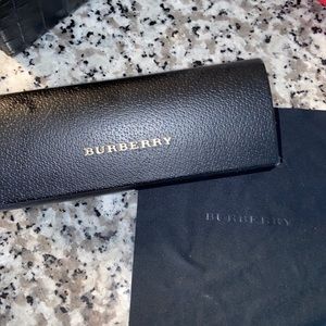 burberry sunglasses case and cloth